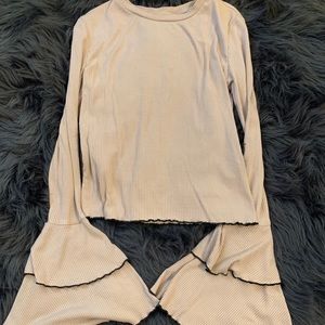 Soft top with flared ruffled sleeves